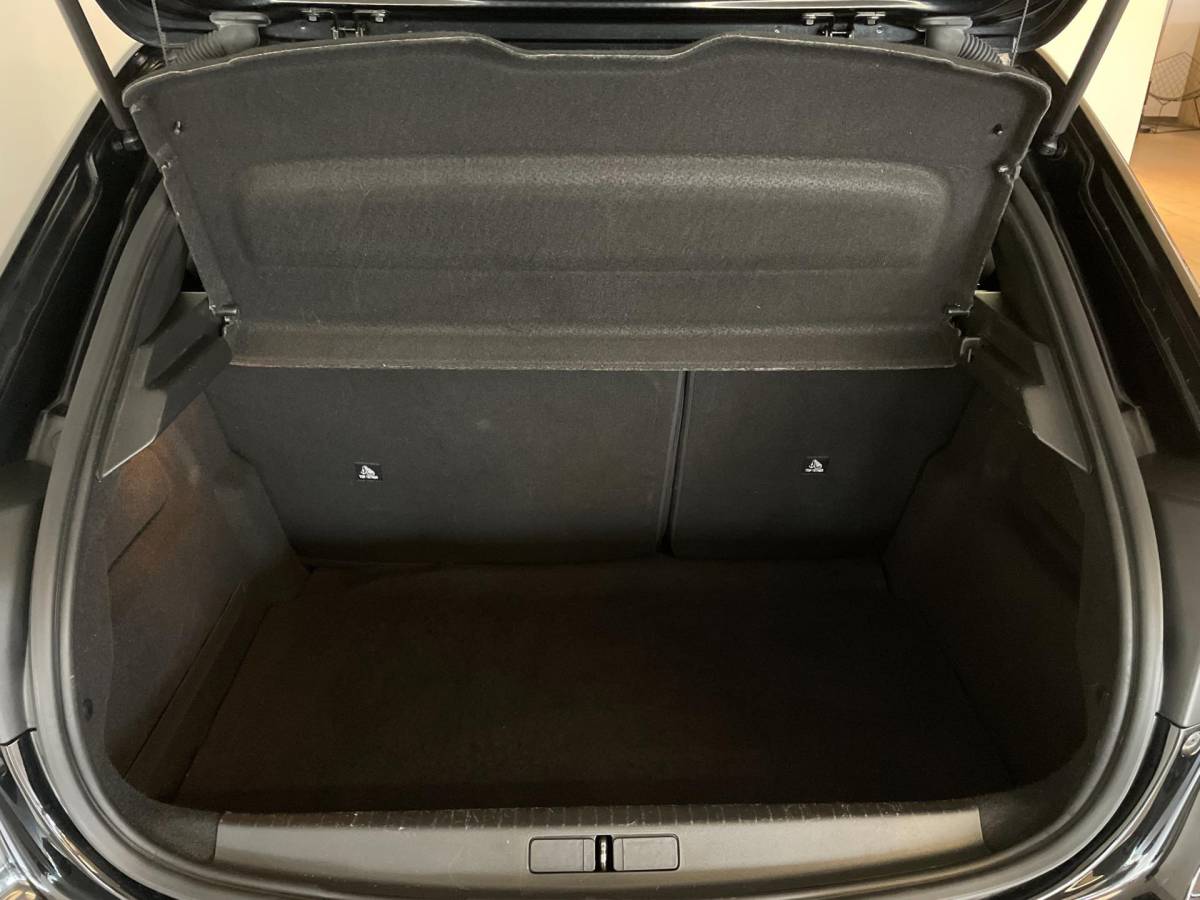 Peugeot 208 Peugeot 208 1.2 PureTech Active AIRCO NAVI CRUISE APPLE CARPLAY BLUETOOTH MULTI STUUR PDC ZEER NETTE AUTO