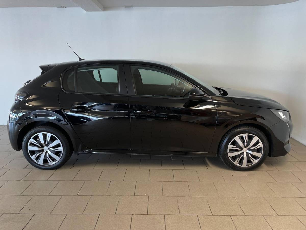 Peugeot 208 Peugeot 208 1.2 PureTech Active AIRCO NAVI CRUISE APPLE CARPLAY BLUETOOTH MULTI STUUR PDC ZEER NETTE AUTO