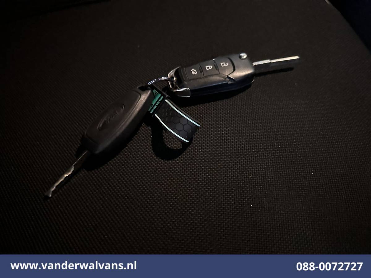 Ford Transit Connect Ford Transit Connect 1.5 EcoBlue 100pk L2H1 Euro6 Airco | Camera | Navigatie | Apple Carplay | Android Auto Parkeersensoren, Verwarmde Voorruit