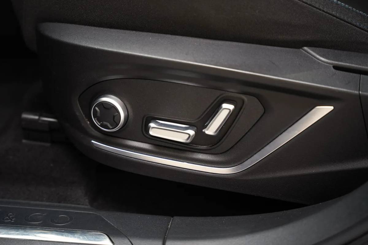 Lynk & Co 01 Lynk & Co 01 1.5 PHEV [ Panorama Navi 360°-Camera Keyless ]