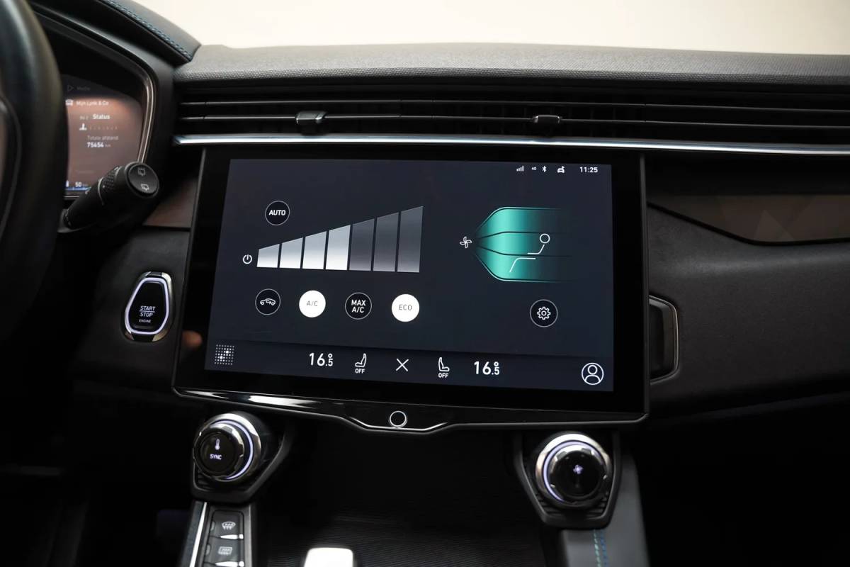 Lynk & Co 01 Lynk & Co 01 1.5 PHEV [ Panorama Navi 360°-Camera Keyless ]