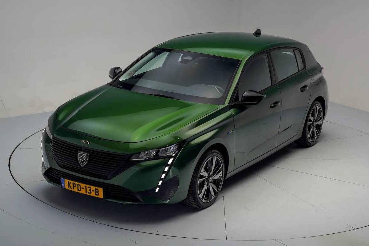 Peugeot 308 Peugeot 308 1.6 Plug-in Hybrid 180 Active [ LED Navi PDC ]