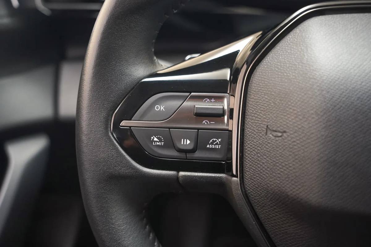 Peugeot 308 Peugeot 308 1.6 Plug-in Hybrid 180 Active [ LED Navi PDC ]