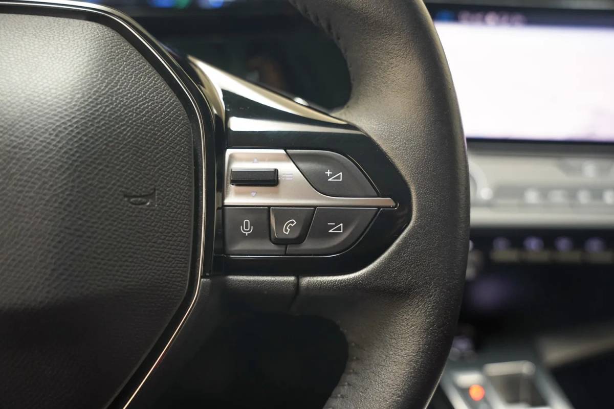 Peugeot 308 Peugeot 308 1.6 Plug-in Hybrid 180 Active [ LED Navi PDC ]