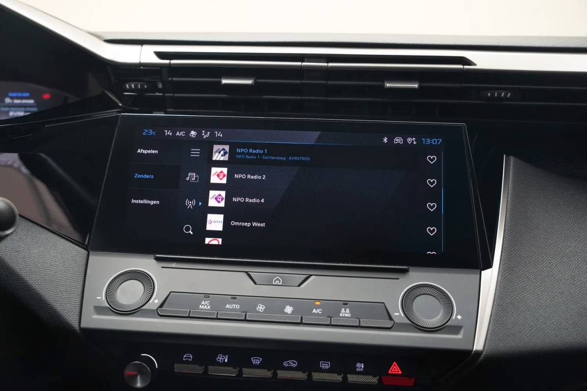Peugeot 308 Peugeot 308 1.6 Plug-in Hybrid 180 Active [ LED Navi PDC ]