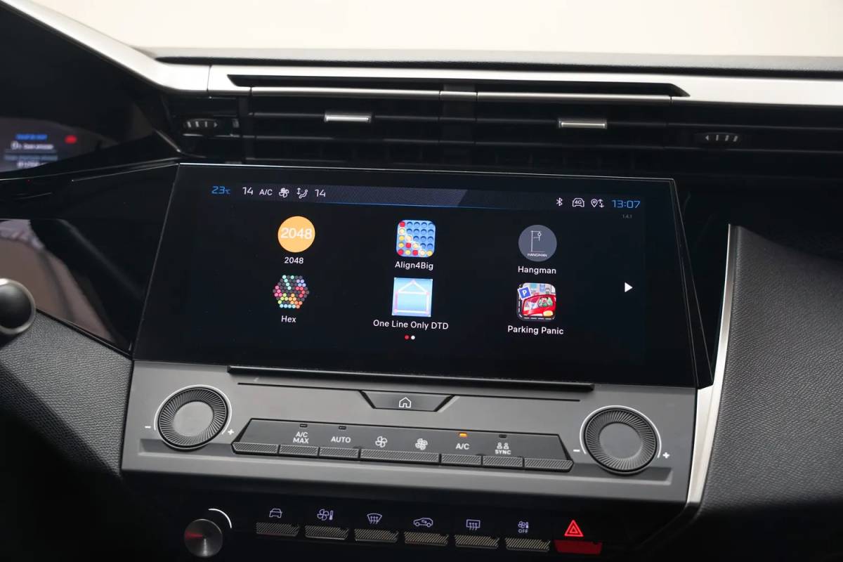 Peugeot 308 Peugeot 308 1.6 Plug-in Hybrid 180 Active [ LED Navi PDC ]