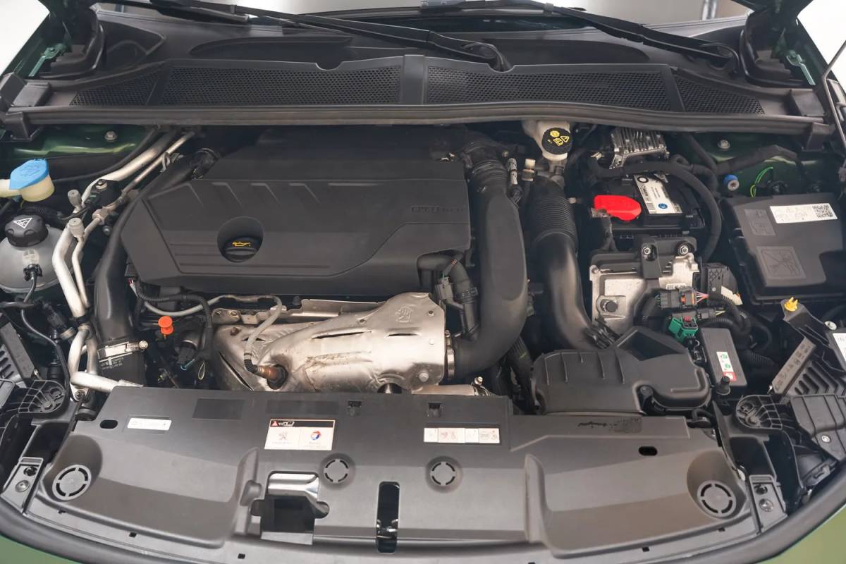 Peugeot 308 Peugeot 308 1.6 Plug-in Hybrid 180 Active [ LED Navi PDC ]