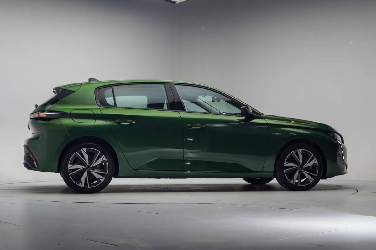 Peugeot 308 Peugeot 308 1.6 Plug-in Hybrid 180 Active [ LED Navi PDC ]