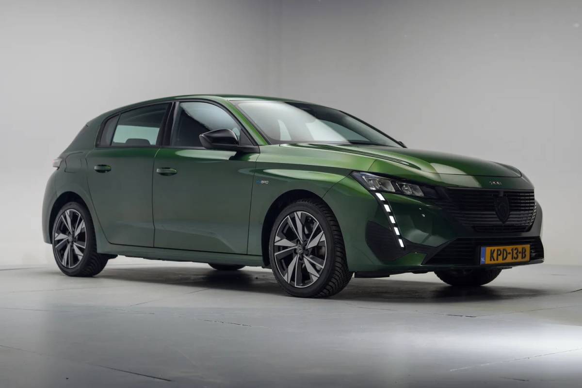 Peugeot 308 Peugeot 308 1.6 Plug-in Hybrid 180 Active [ LED Navi PDC ]