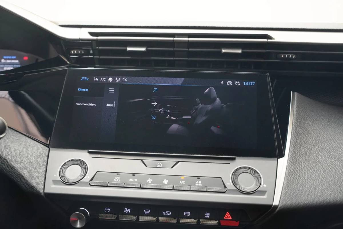 Peugeot 308 Peugeot 308 1.6 Plug-in Hybrid 180 Active [ LED Navi PDC ]
