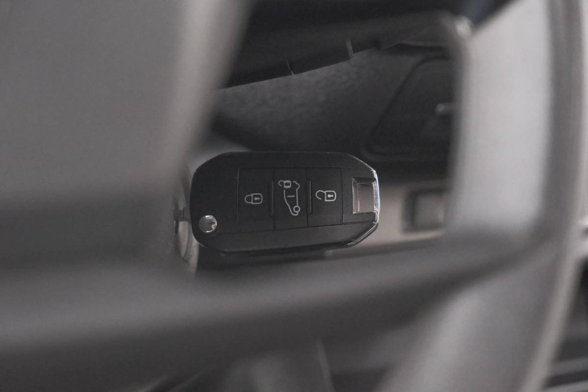 Peugeot e-Expert Peugeot e-Expert EV L2 75 kWh | Camera | Betimmering Laadruimte | Dodehoekdetectie | Apple Carplay