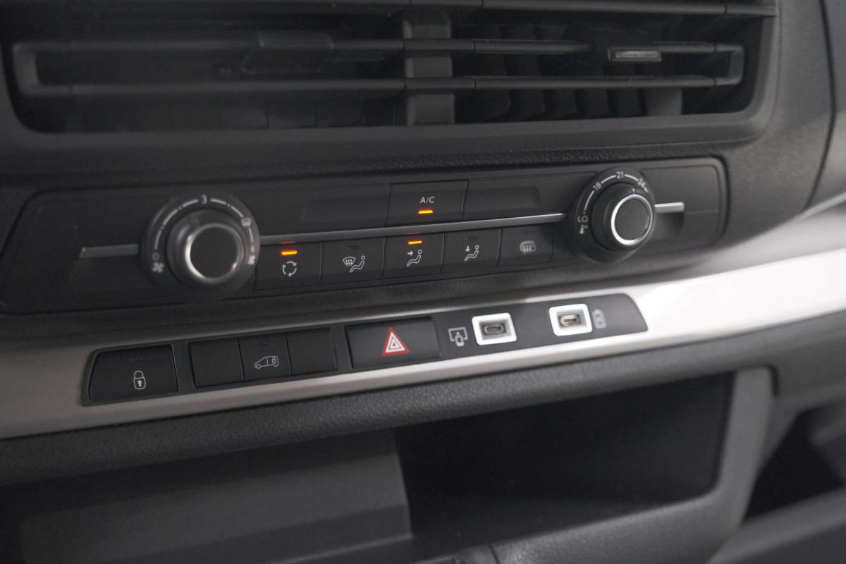 Peugeot e-Expert Peugeot e-Expert EV L2 75 kWh | Camera | Betimmering Laadruimte | Dodehoekdetectie | Apple Carplay