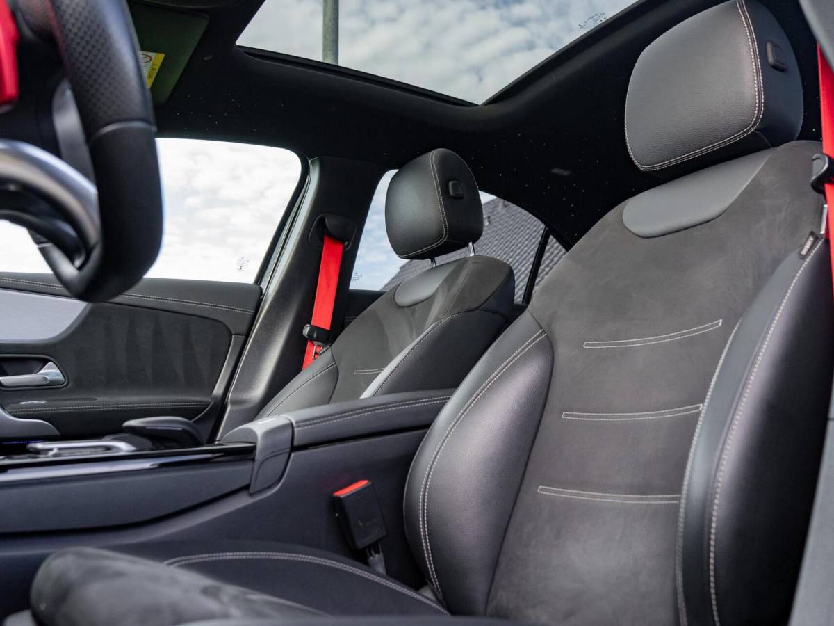 Mercedes-Benz A-Klasse Mercedes A-klasse 250 e Limousine AMG|Panoramadak|Burmester®|Camera 360°|Sterrenhemel|Stoel verwarming|Multibeam