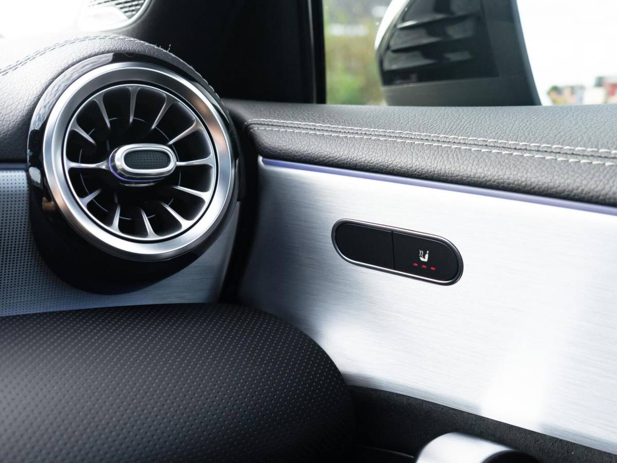 Mercedes-Benz A-Klasse Mercedes A-klasse 250 e Limousine AMG|Panoramadak|Burmester®|Camera 360°|Sterrenhemel|Stoel verwarming|Multibeam