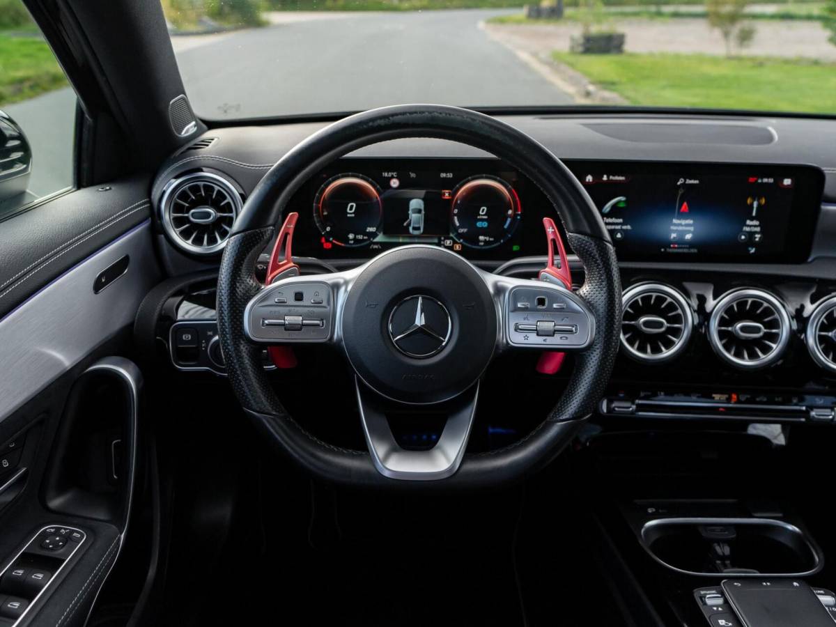 Mercedes-Benz A-Klasse Mercedes A-klasse 250 e Limousine AMG|Panoramadak|Burmester®|Camera 360°|Sterrenhemel|Stoel verwarming|Multibeam