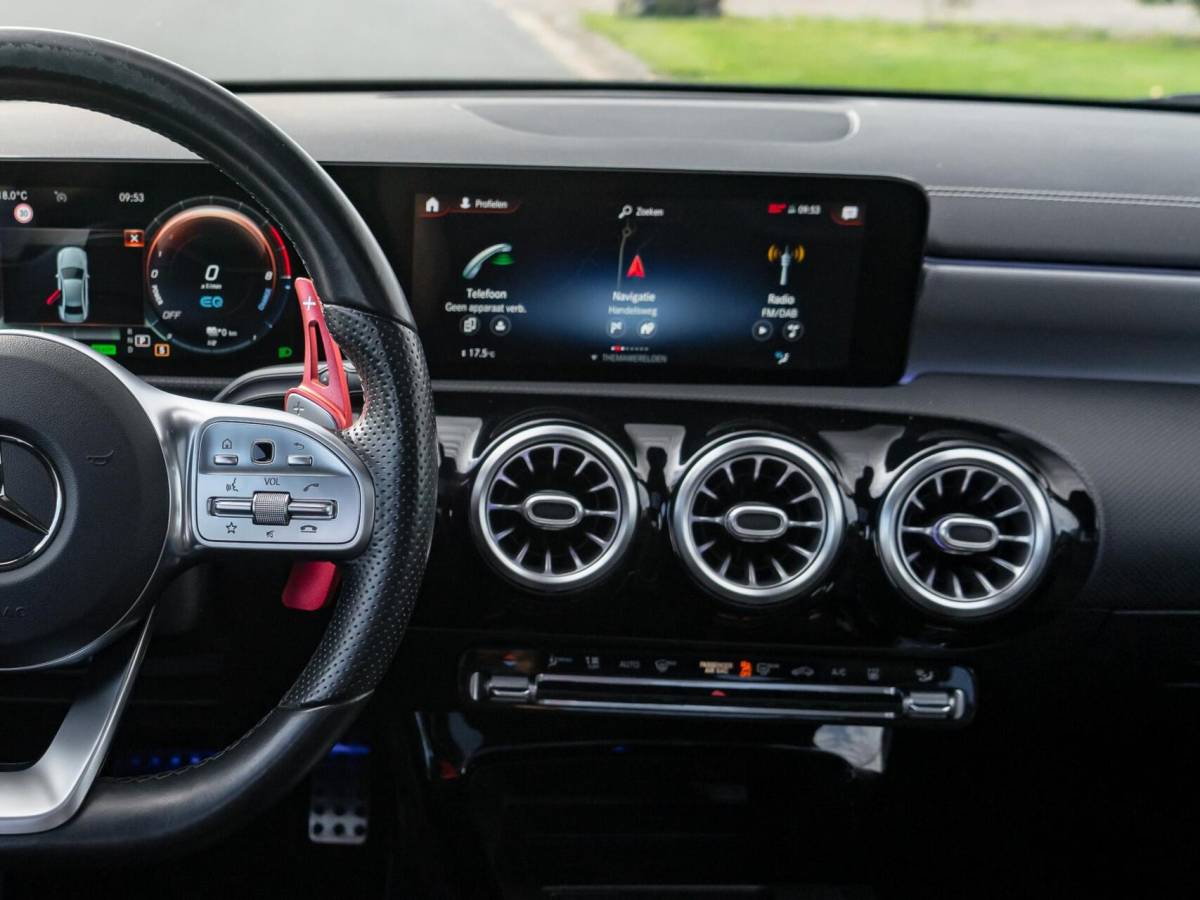 Mercedes-Benz A-Klasse Mercedes A-klasse 250 e Limousine AMG|Panoramadak|Burmester®|Camera 360°|Sterrenhemel|Stoel verwarming|Multibeam