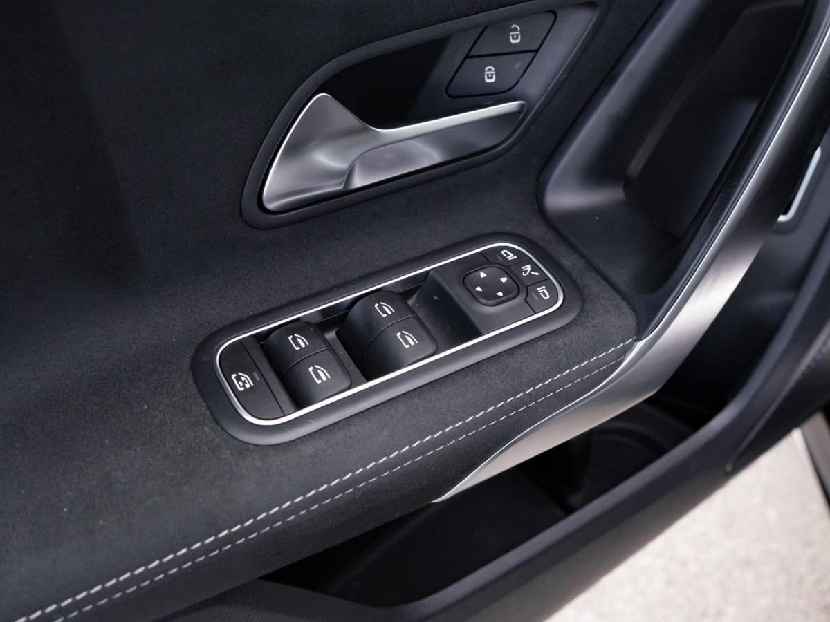 Mercedes-Benz A-Klasse Mercedes A-klasse 250 e Limousine AMG|Panoramadak|Burmester®|Camera 360°|Sterrenhemel|Stoel verwarming|Multibeam