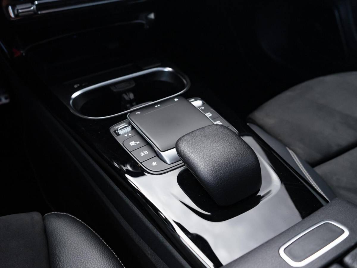 Mercedes-Benz A-Klasse Mercedes A-klasse 250 e Limousine AMG|Panoramadak|Burmester®|Camera 360°|Sterrenhemel|Stoel verwarming|Multibeam
