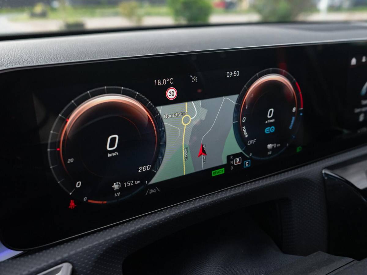 Mercedes-Benz A-Klasse Mercedes A-klasse 250 e Limousine AMG|Panoramadak|Burmester®|Camera 360°|Sterrenhemel|Stoel verwarming|Multibeam