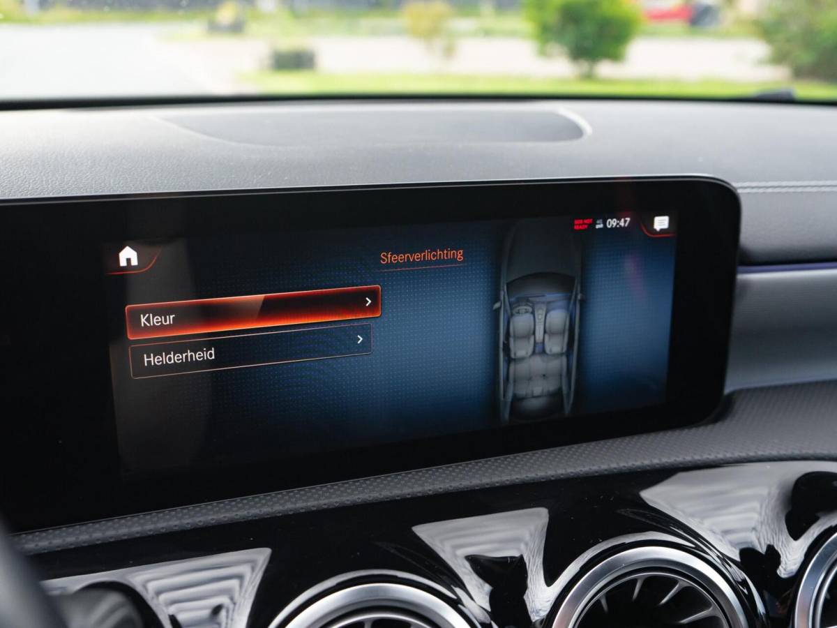 Mercedes-Benz A-Klasse Mercedes A-klasse 250 e Limousine AMG|Panoramadak|Burmester®|Camera 360°|Sterrenhemel|Stoel verwarming|Multibeam