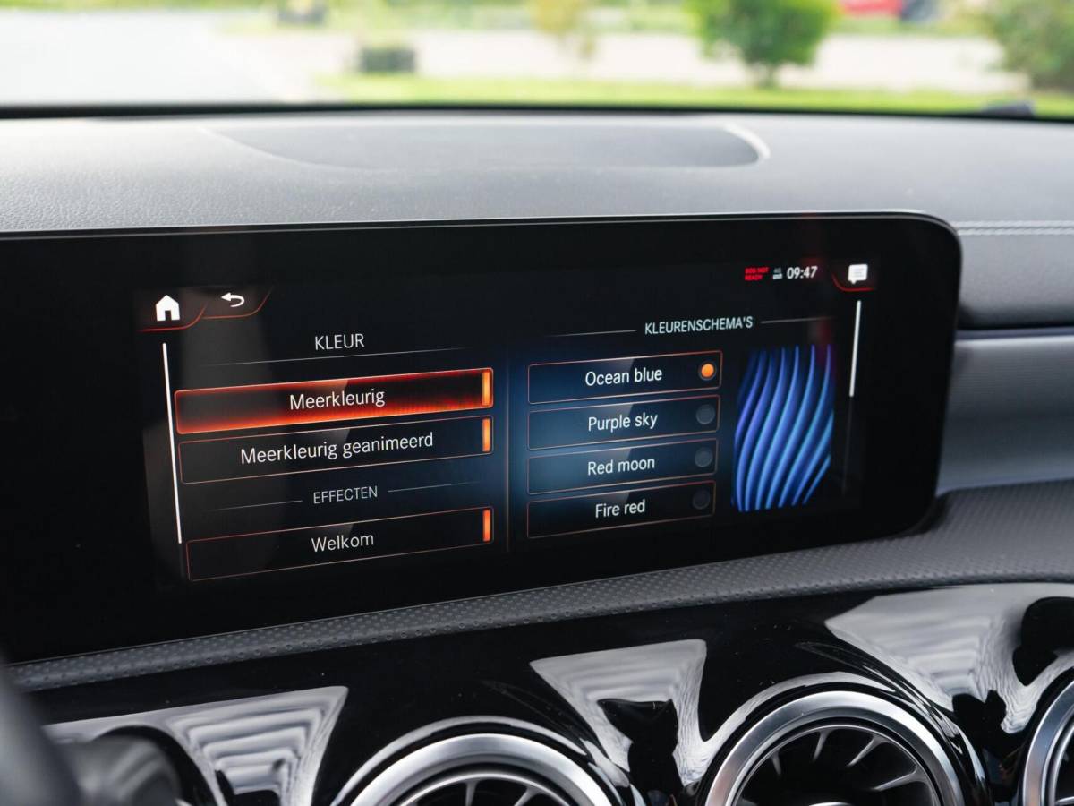 Mercedes-Benz A-Klasse Mercedes A-klasse 250 e Limousine AMG|Panoramadak|Burmester®|Camera 360°|Sterrenhemel|Stoel verwarming|Multibeam