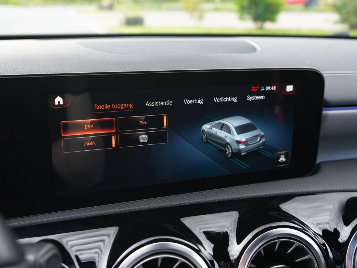 Mercedes-Benz A-Klasse Mercedes A-klasse 250 e Limousine AMG|Panoramadak|Burmester®|Camera 360°|Sterrenhemel|Stoel verwarming|Multibeam