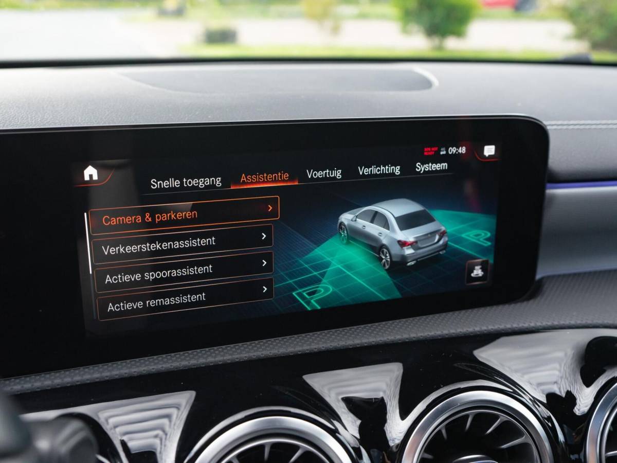 Mercedes-Benz A-Klasse Mercedes A-klasse 250 e Limousine AMG|Panoramadak|Burmester®|Camera 360°|Sterrenhemel|Stoel verwarming|Multibeam
