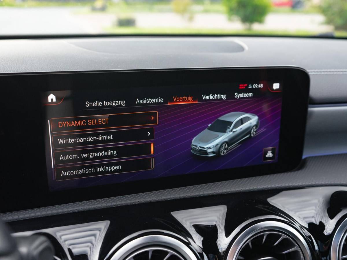 Mercedes-Benz A-Klasse Mercedes A-klasse 250 e Limousine AMG|Panoramadak|Burmester®|Camera 360°|Sterrenhemel|Stoel verwarming|Multibeam