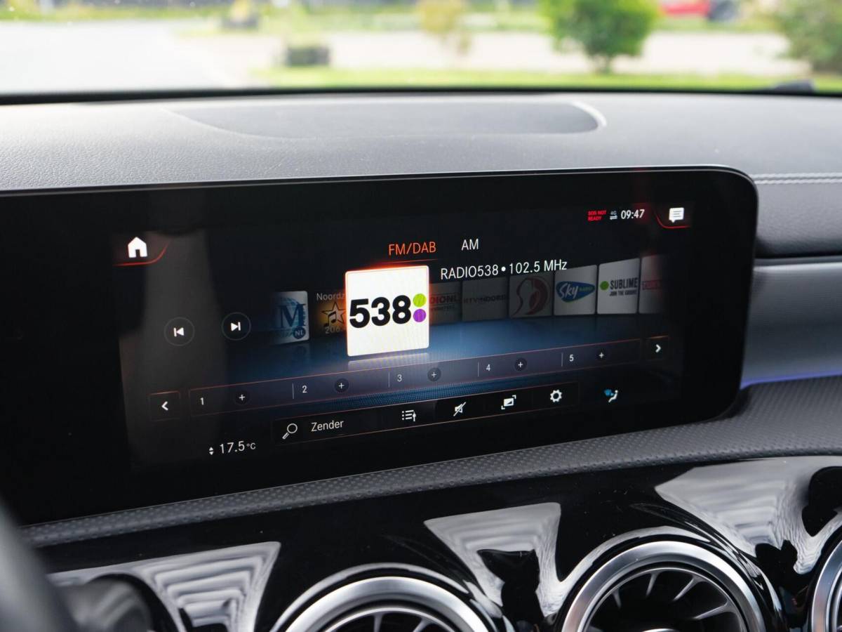 Mercedes-Benz A-Klasse Mercedes A-klasse 250 e Limousine AMG|Panoramadak|Burmester®|Camera 360°|Sterrenhemel|Stoel verwarming|Multibeam