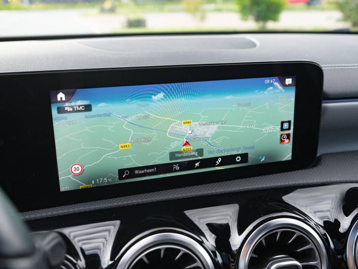 Mercedes-Benz A-Klasse Mercedes A-klasse 250 e Limousine AMG|Panoramadak|Burmester®|Camera 360°|Sterrenhemel|Stoel verwarming|Multibeam