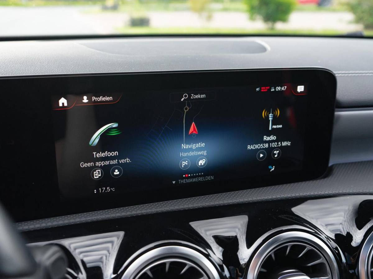 Mercedes-Benz A-Klasse Mercedes A-klasse 250 e Limousine AMG|Panoramadak|Burmester®|Camera 360°|Sterrenhemel|Stoel verwarming|Multibeam