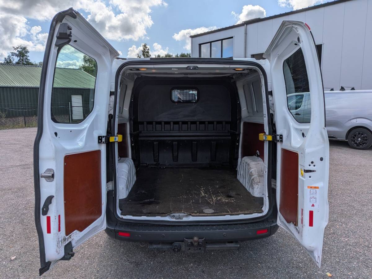 Ford Transit Custom Ford Transit Custom 290 2.0 TDCI EURO 6 L2H1 Ambiente DC Airco / Cruise / Navi