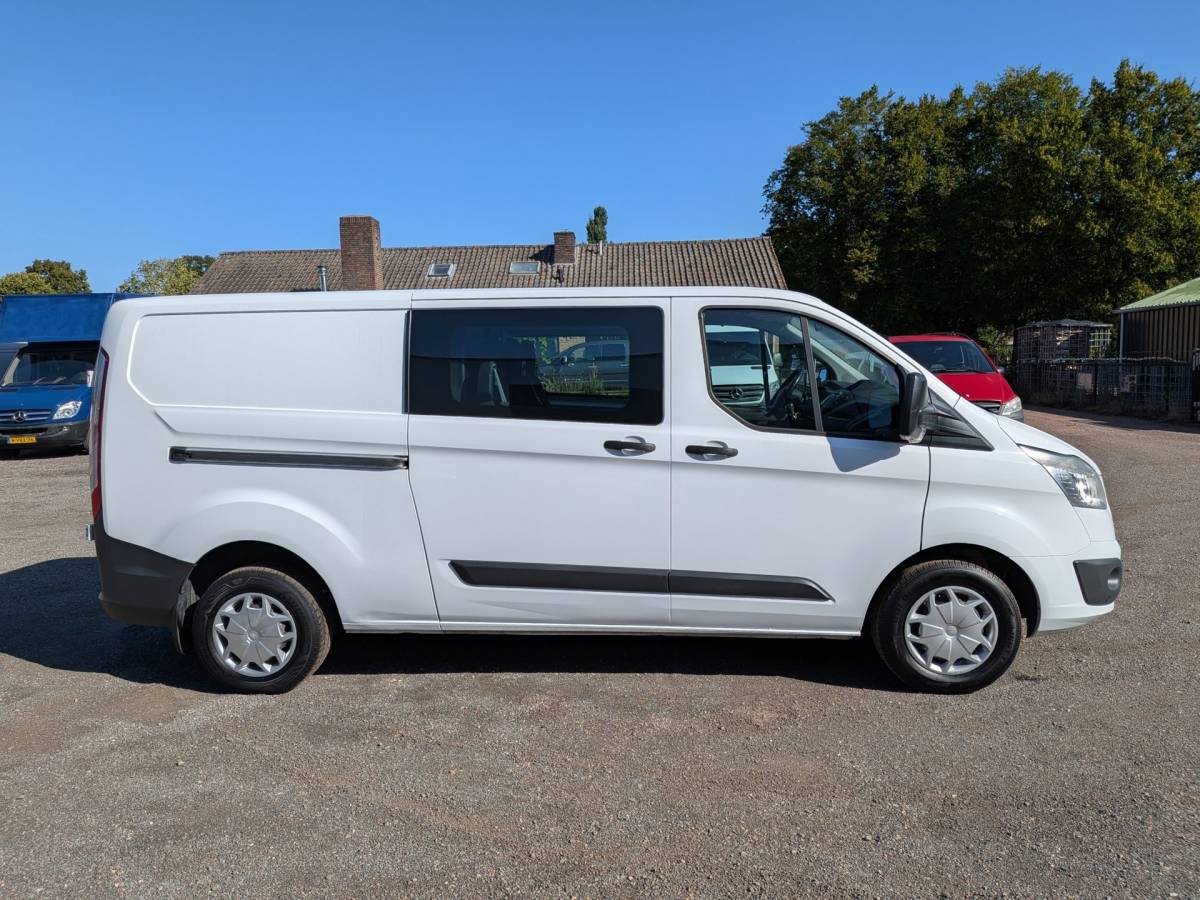 Ford Transit Custom Ford Transit Custom 290 2.0 TDCI EURO 6 L2H1 Ambiente DC Airco / Cruise / Navi