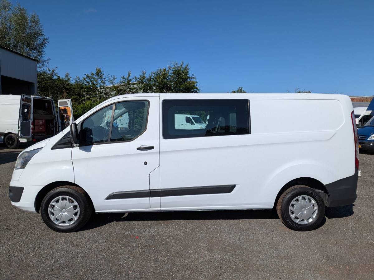 Ford Transit Custom Ford Transit Custom 290 2.0 TDCI EURO 6 L2H1 Ambiente DC Airco / Cruise / Navi