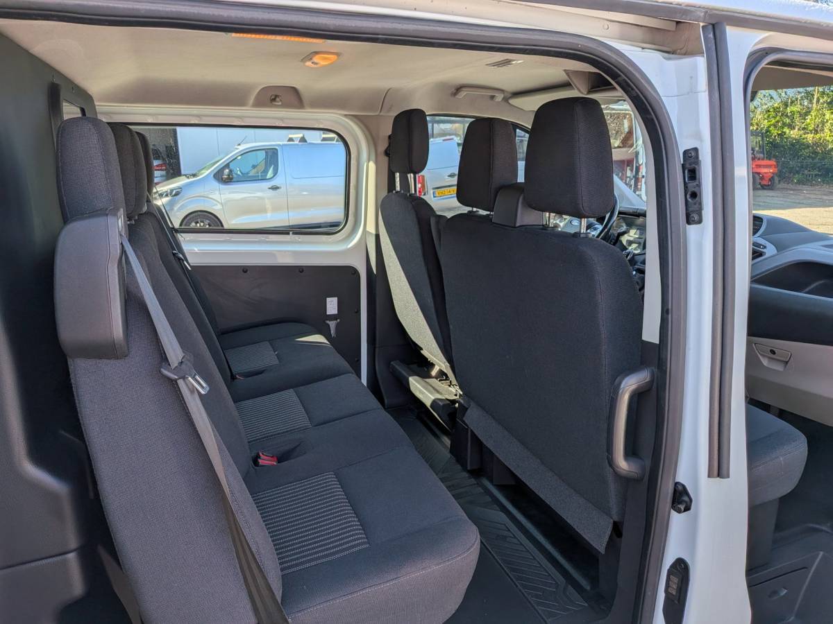 Ford Transit Custom Ford Transit Custom 290 2.0 TDCI EURO 6 L2H1 Ambiente DC Airco / Cruise / Navi