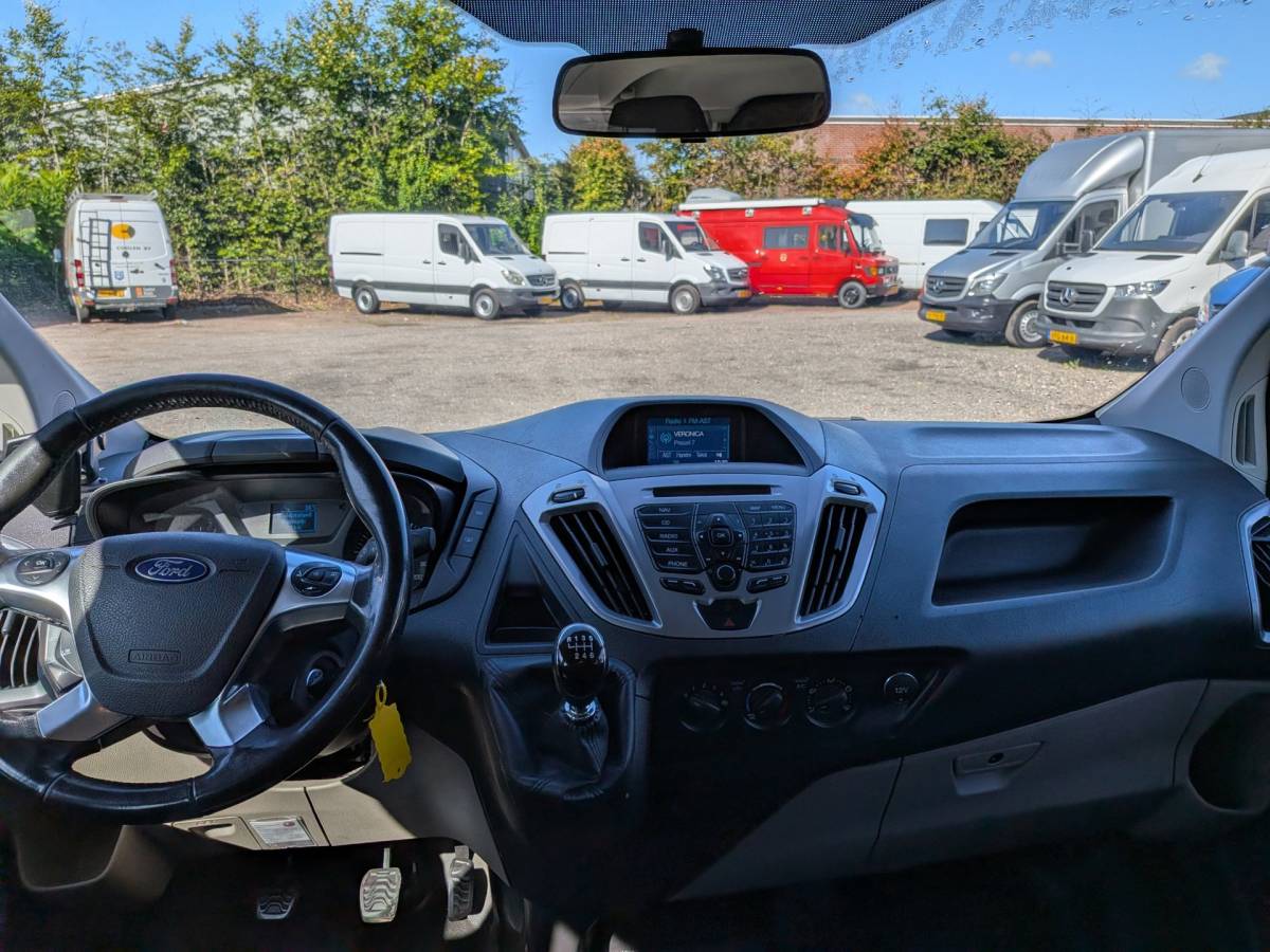 Ford Transit Custom Ford Transit Custom 290 2.0 TDCI EURO 6 L2H1 Ambiente DC Airco / Cruise / Navi