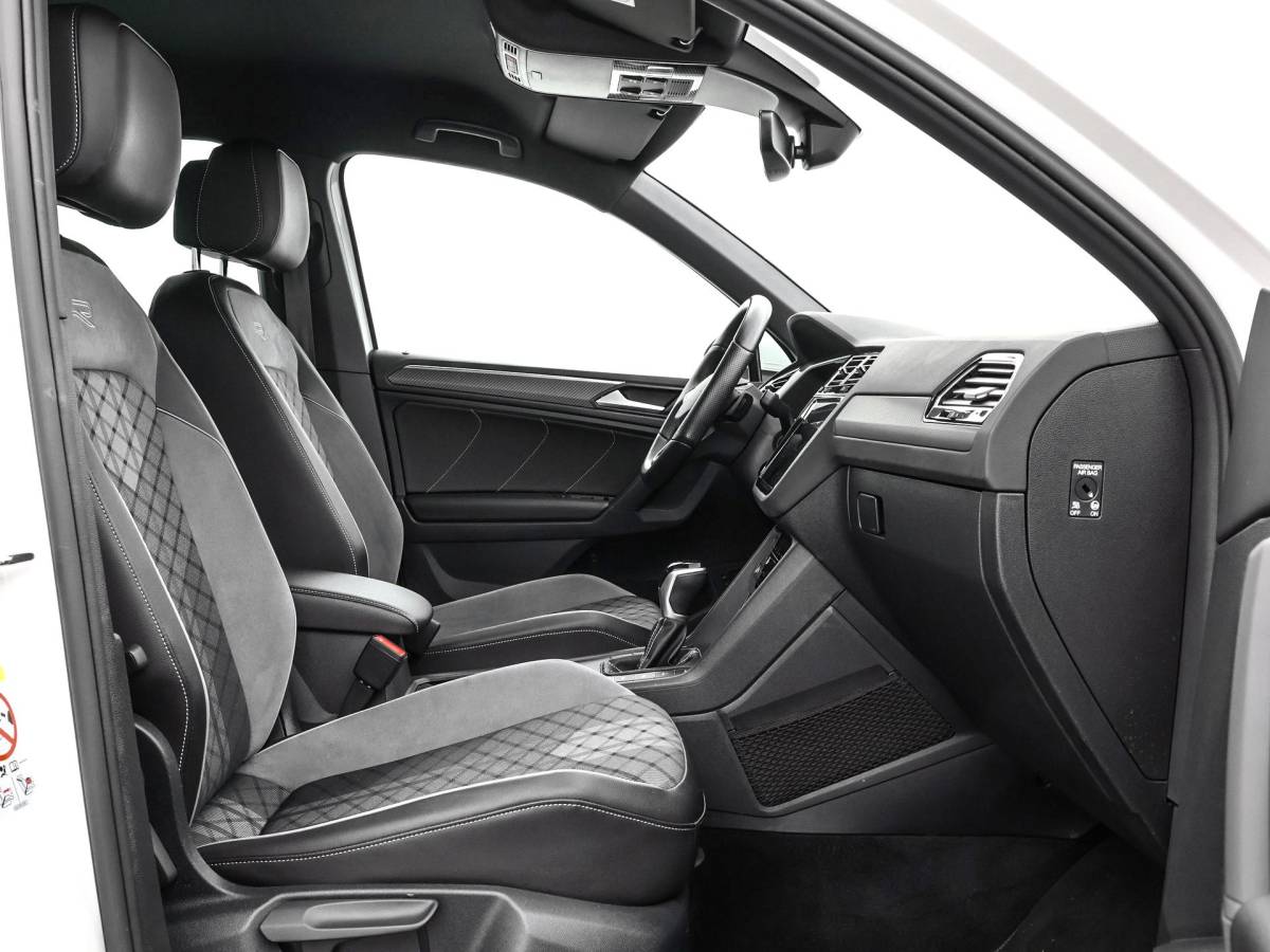 Volkswagen Tiguan Volkswagen Tiguan 1.4 TSI eHybrid 245pk DSG R-Line Business · Camera · Inklap. Trekhaak · Dodehoeksensor · Parkeer Assistent · Stuur- & Stoelverwarming · 19″Velgen ·