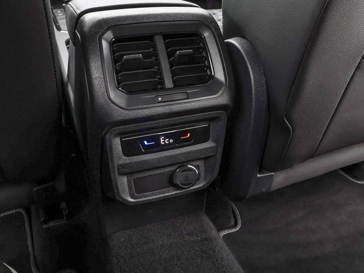 Volkswagen Tiguan Volkswagen Tiguan 1.4 TSI eHybrid 245pk DSG R-Line Business · Camera · Inklap. Trekhaak · Dodehoeksensor · Parkeer Assistent · Stuur- & Stoelverwarming · 19″Velgen ·
