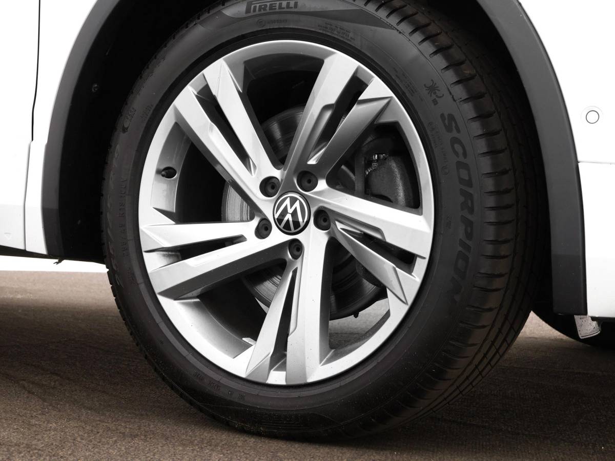 Volkswagen Tiguan Volkswagen Tiguan 1.4 TSI eHybrid 245pk DSG R-Line Business · Camera · Inklap. Trekhaak · Dodehoeksensor · Parkeer Assistent · Stuur- & Stoelverwarming · 19″Velgen ·