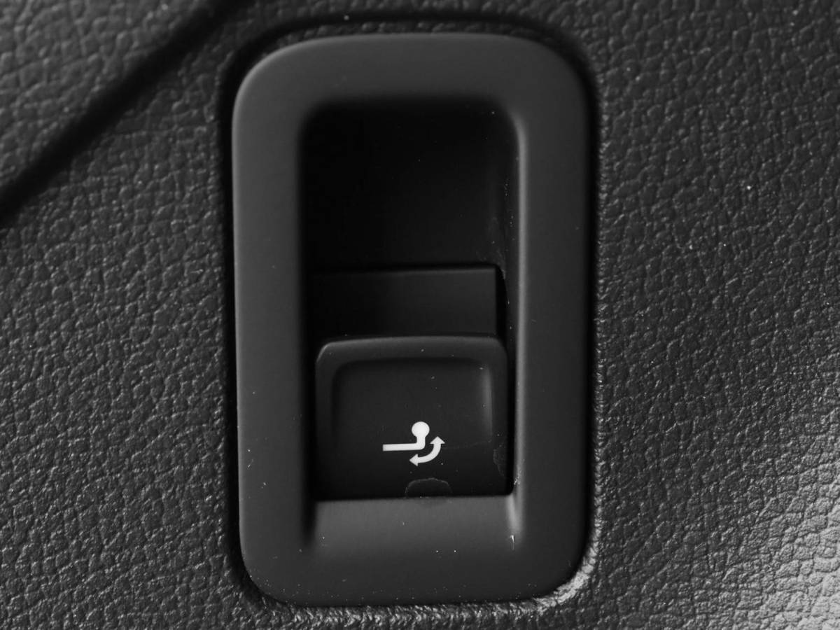 Volkswagen Tiguan Volkswagen Tiguan 1.4 TSI eHybrid 245pk DSG R-Line Business · Camera · Inklap. Trekhaak · Dodehoeksensor · Parkeer Assistent · Stuur- & Stoelverwarming · 19″Velgen ·