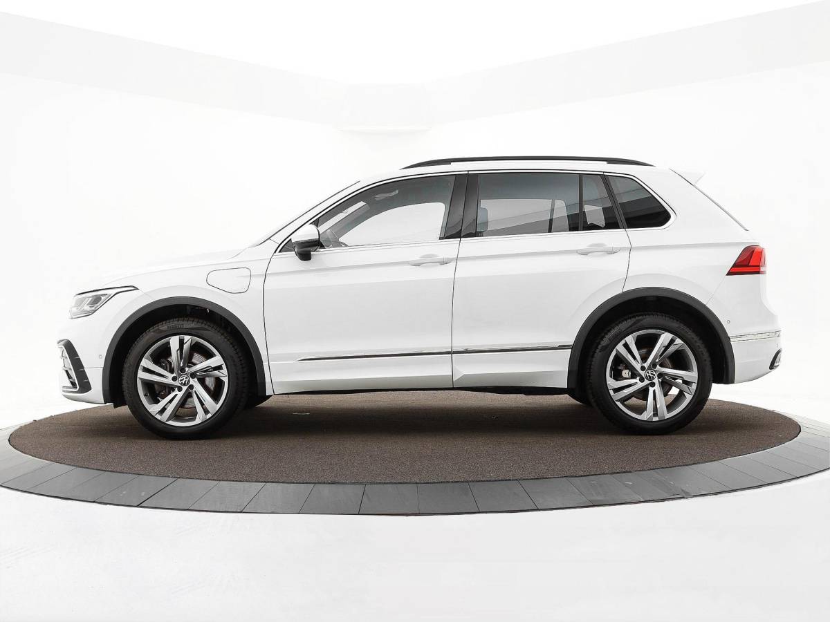 Volkswagen Tiguan Volkswagen Tiguan 1.4 TSI eHybrid 245pk DSG R-Line Business · Camera · Inklap. Trekhaak · Dodehoeksensor · Parkeer Assistent · Stuur- & Stoelverwarming · 19″Velgen ·