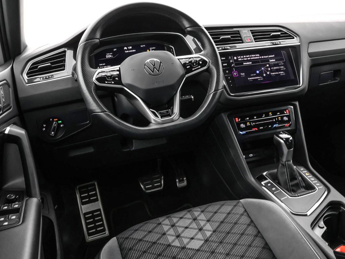 Volkswagen Tiguan Volkswagen Tiguan 1.4 TSI eHybrid 245pk DSG R-Line Business · Camera · Inklap. Trekhaak · Dodehoeksensor · Parkeer Assistent · Stuur- & Stoelverwarming · 19″Velgen ·