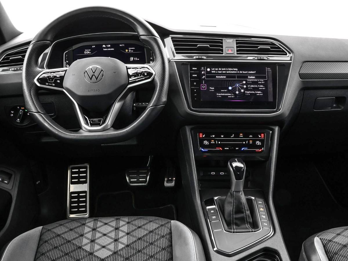 Volkswagen Tiguan Volkswagen Tiguan 1.4 TSI eHybrid 245pk DSG R-Line Business · Camera · Inklap. Trekhaak · Dodehoeksensor · Parkeer Assistent · Stuur- & Stoelverwarming · 19″Velgen ·