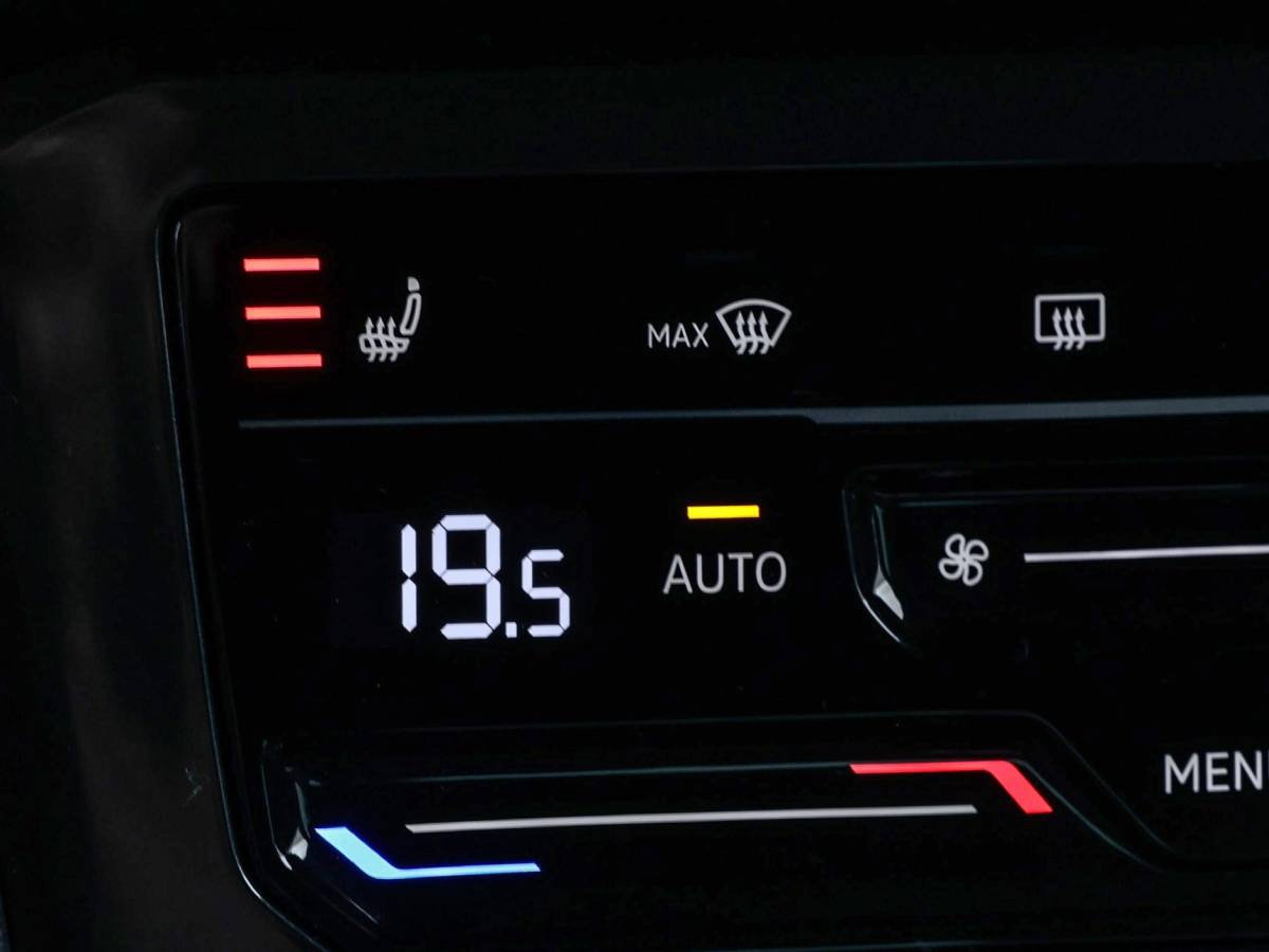Volkswagen Tiguan Volkswagen Tiguan 1.4 TSI eHybrid 245pk DSG R-Line Business · Camera · Inklap. Trekhaak · Dodehoeksensor · Parkeer Assistent · Stuur- & Stoelverwarming · 19″Velgen ·