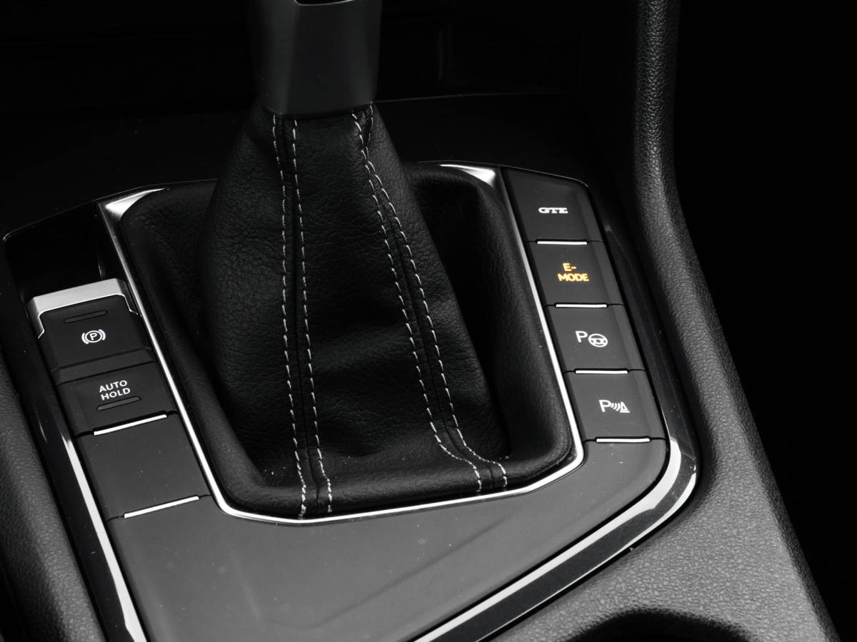 Volkswagen Tiguan Volkswagen Tiguan 1.4 TSI eHybrid 245pk DSG R-Line Business · Camera · Inklap. Trekhaak · Dodehoeksensor · Parkeer Assistent · Stuur- & Stoelverwarming · 19″Velgen ·