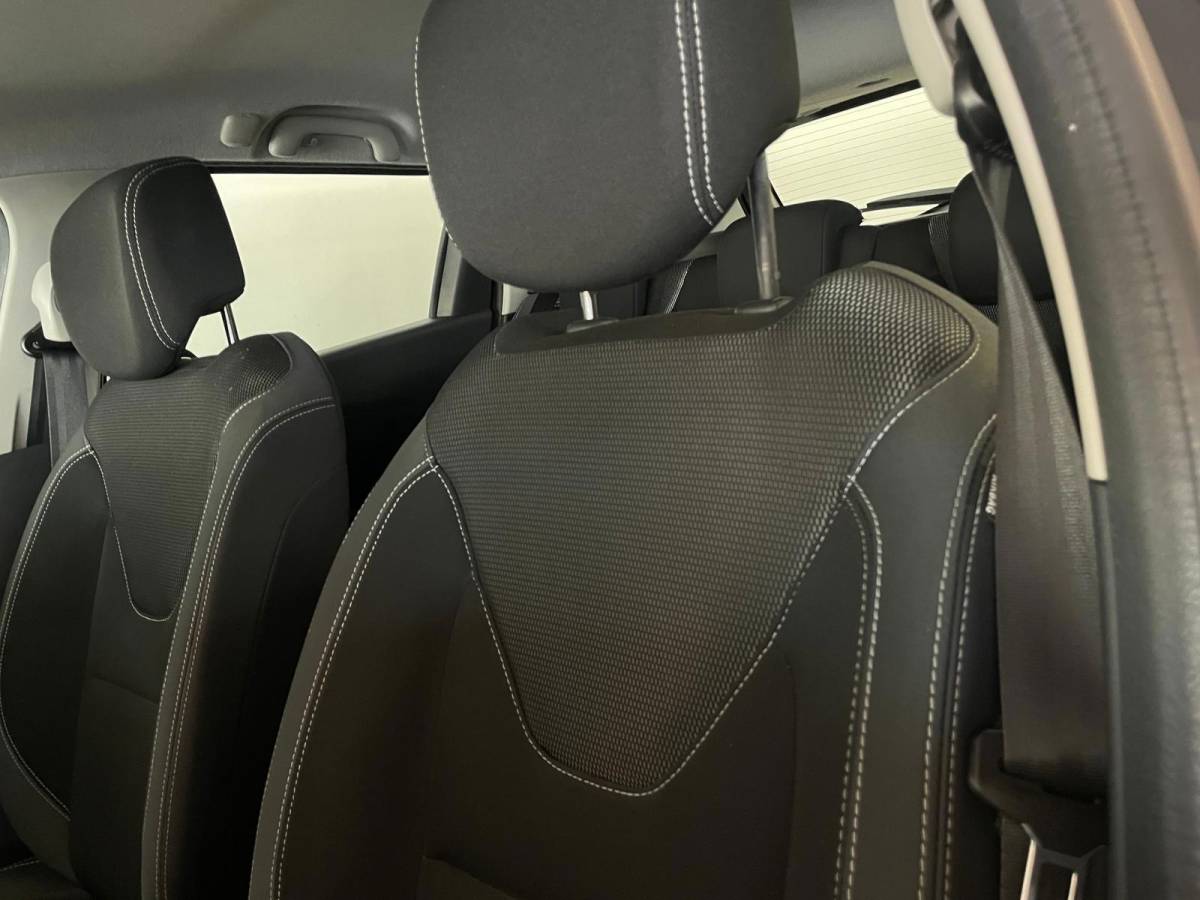Renault Clio Renault Clio Estate 0.9 TCe Limited AIRCO NAVI CRUISE STOELVERW TREKHAAK NETTE AUTO