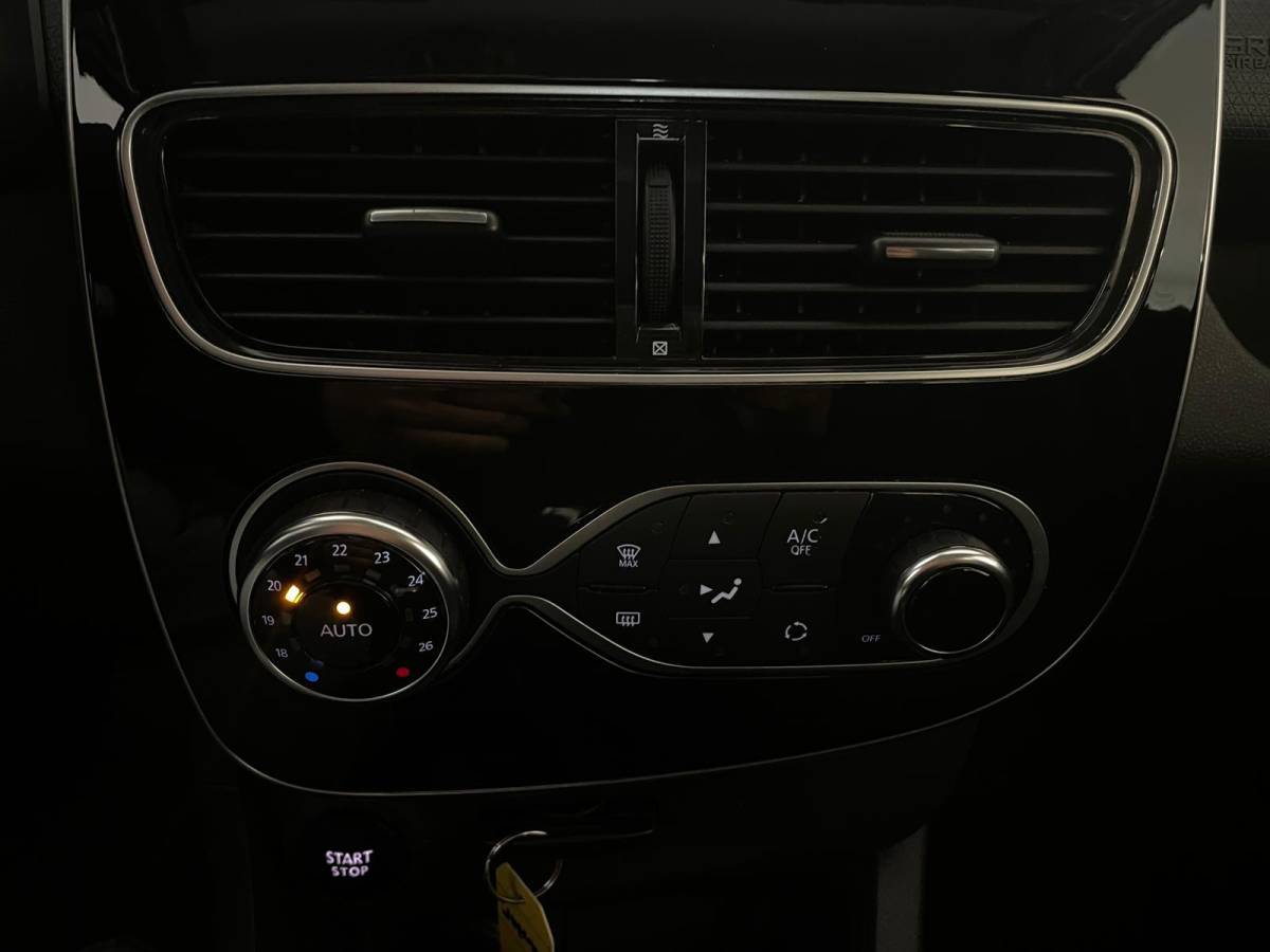 Renault Clio Renault Clio Estate 0.9 TCe Limited AIRCO NAVI CRUISE STOELVERW TREKHAAK NETTE AUTO