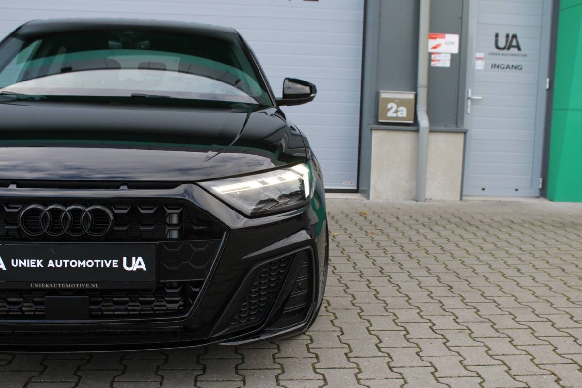 Audi A1 Sportback Audi A1 Sportback 40 TFSI COMPETITION | S LINE | SONOS | CAMERA | BLACK OPTIK | CARPLAY | 18″ | HALFLEDER | DODEHOEK | 5 JR GAR!