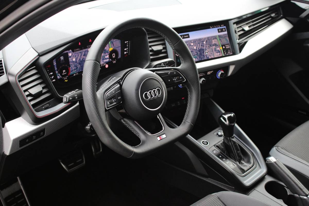 Audi A1 Sportback Audi A1 Sportback 40 TFSI COMPETITION | S LINE | SONOS | CAMERA | BLACK OPTIK | CARPLAY | 18″ | HALFLEDER | DODEHOEK | 5 JR GAR!