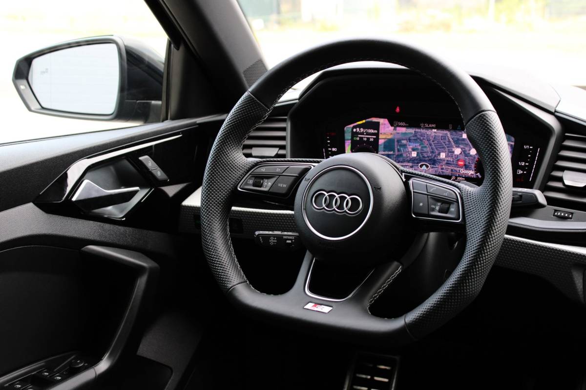 Audi A1 Sportback Audi A1 Sportback 40 TFSI COMPETITION | S LINE | SONOS | CAMERA | BLACK OPTIK | CARPLAY | 18″ | HALFLEDER | DODEHOEK | 5 JR GAR!